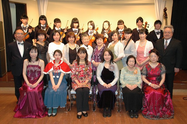 柏市の声楽教室・ボイトレ教室「たまみの音楽室」発表会の集合写真