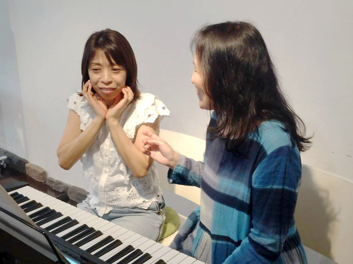 柏市の大人のピアノ教室「たまみの音楽室」レッスンの様子2